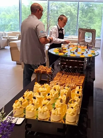 Кофе-брейки и фуршет на бизнес-мероприятие для 105 персон