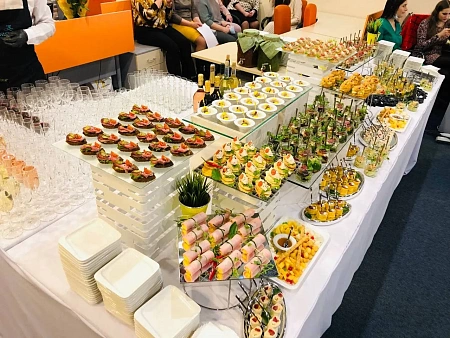 Фуршет на 8 марта в офисе компании АЕОН