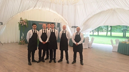 Свадебный банкет в шатре в Усадьбе Середниково на 44 персоны