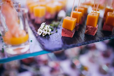 Оранжевый фуршет для GLO