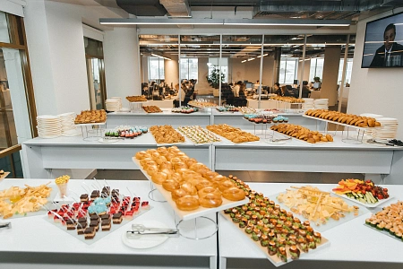 Новогодний кейтеринг на 2010 персон