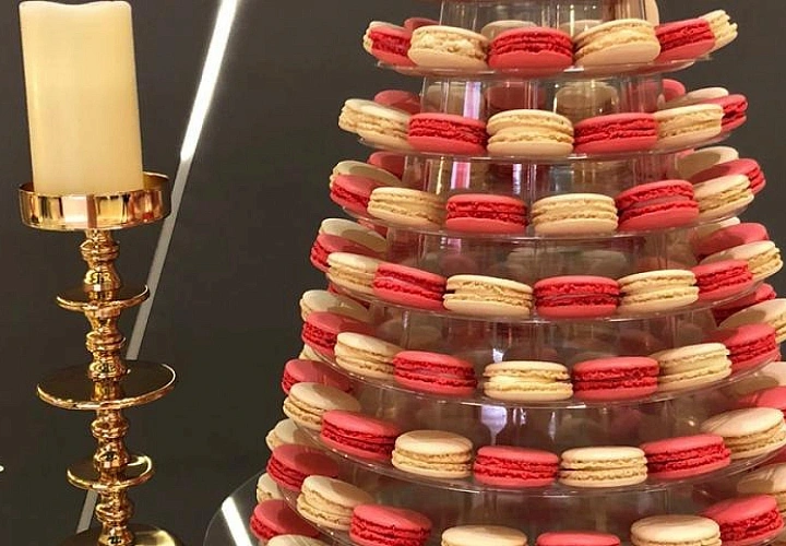 Пирамида из французских миндальных пирожных "Макарон" 