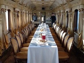 Банкетном вагоне поезда