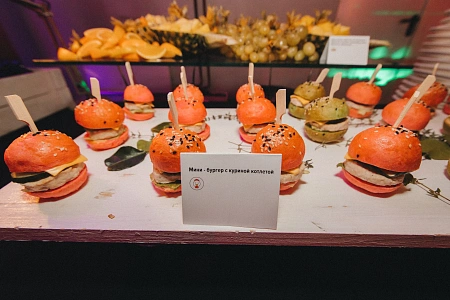 Фуршет на 700 персон QIWI