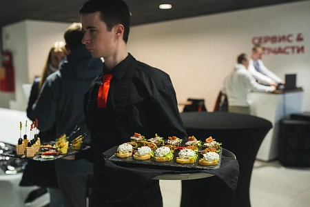 Новый год в салонах Infiniti, Skoda, Nissan