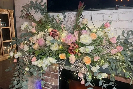 Свадебный банкет в лофте с декором