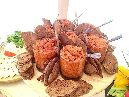 Корпоративный фуршет в шатре