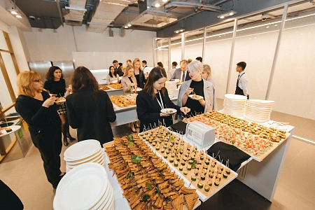 Новогодний кейтеринг на 2010 персон