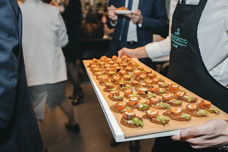 Новогодний кейтеринг на 2010 персон