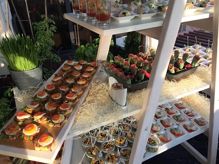 Фуршет на открытой террасе офиса