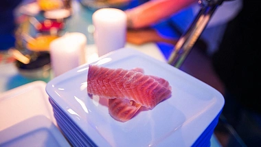 Станция со строганиной из северных рыб