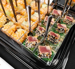 Готовый "Офисный фуршет" на 15 персон с горячими закусками и десертами