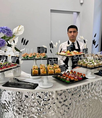 Доставка и сервировка + Пирамида из бокалов