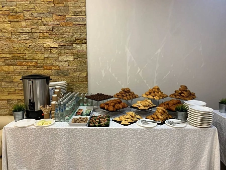 Фуршет с доставкой и обслуживанием на 100 персон