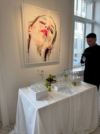 Фуршет на выставку современного искусства в Askeri Gallery