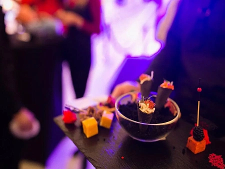 Коктейль на показе Chantal Thomass