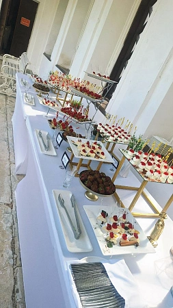 Свадебный банкет на главной площади Усадьбы Середниково на 60 персон