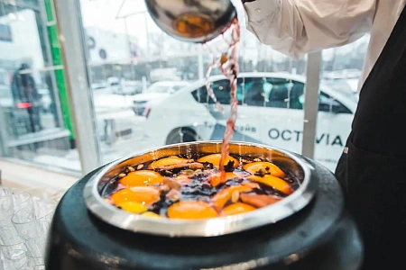 Новый год в салонах Infiniti, Skoda, Nissan