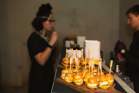 Корпоративный новогодний банкет в тематике «Нью-Йорк»