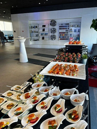 Кофе-брейки и фуршет на бизнес-мероприятие для 105 персон