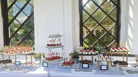 Свадебный банкет на главной площади Усадьбы Середниково на 60 персон