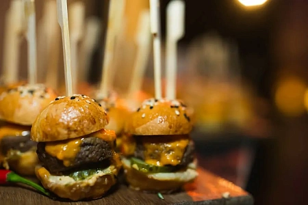 Корпоративный новогодний банкет в тематике «Нью-Йорк»