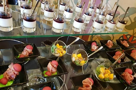 Фуршет на презентации Genesis