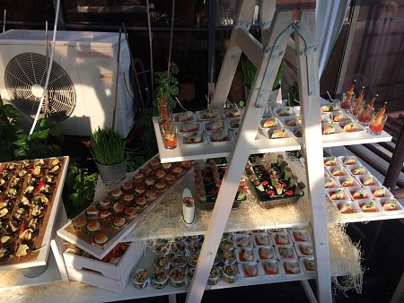 Фуршет на открытой террасе офиса