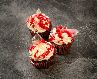 Кровавый капкейк с битым "стеклом"