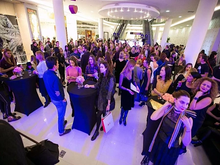 Коктейль на показе Chantal Thomass