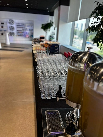 Кофе-брейки и фуршет на бизнес-мероприятие для 105 персон