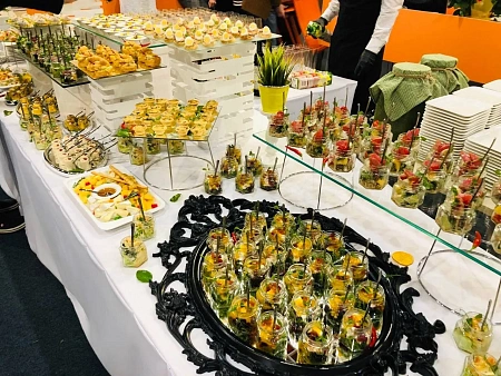 Фуршет на 8 марта в офисе компании АЕОН