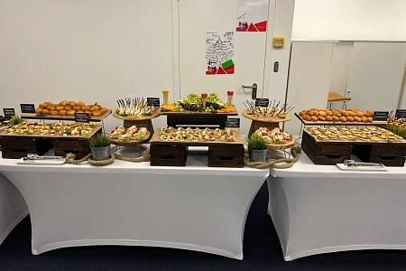 Завтрак на 70 персон Мерк