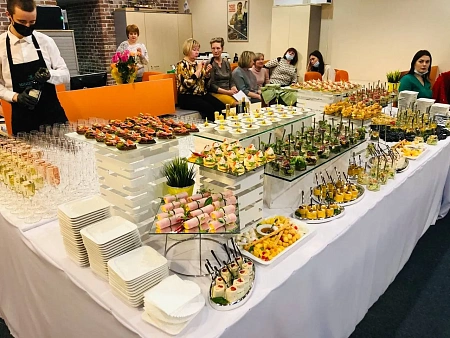 Фуршет на 8 марта в офисе компании АЕОН