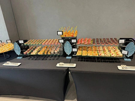 Кофе-брейки и фуршет на бизнес-мероприятие для 105 персон