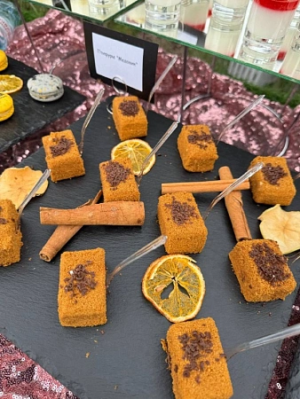 Праздник в честь дня рождения на 14 персон фуршет