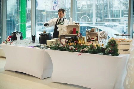 Новый год в салонах Infiniti, Skoda, Nissan