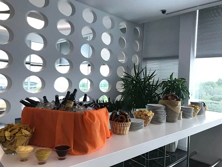 Фуршет в офисе компании GLO