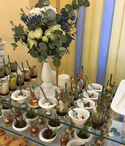 Фуршет в офисе на День строителя