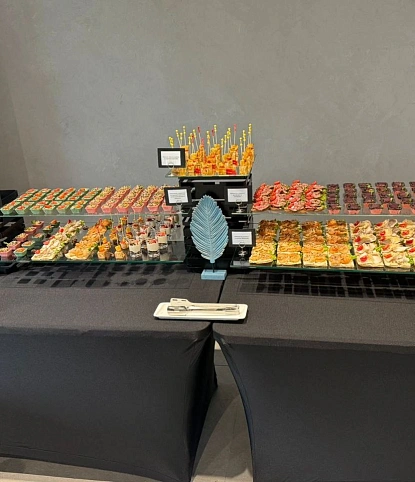 Кофе-брейки и фуршет на бизнес-мероприятие для 105 персон