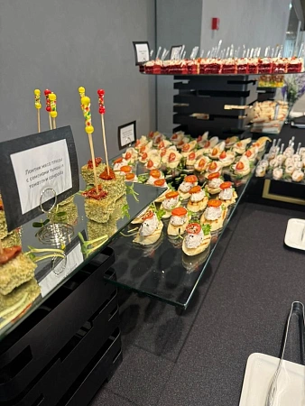 Кофе-брейки и фуршет на бизнес-мероприятие для 105 персон
