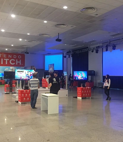 Фуршет для гостей Nintendo