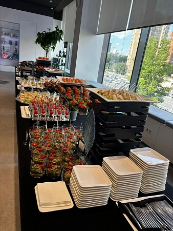 Кофе-брейки и фуршет на бизнес-мероприятие для 105 персон