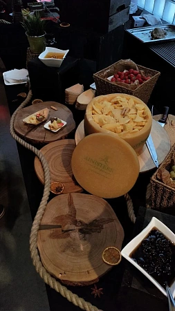 Фуршет и food станции на 75 персон