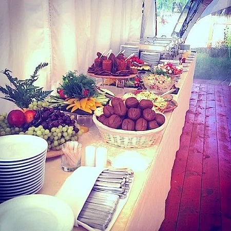 Корпоративный фуршет в шатре