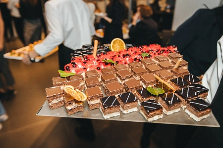 Новогодний кейтеринг на 2010 персон