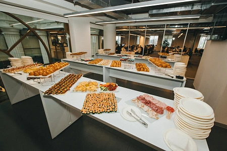 Новогодний кейтеринг на 2010 персон