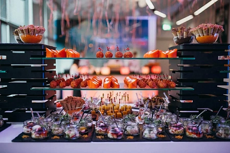 Оранжевый фуршет для GLO