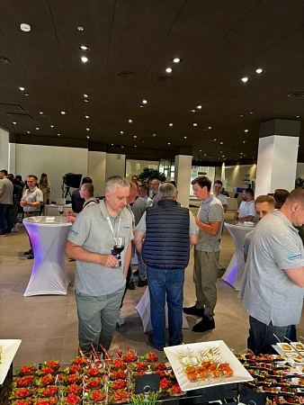 Кофе-брейки и фуршет на бизнес-мероприятие для 105 персон