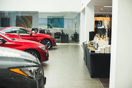 Новый год в салонах Infiniti, Skoda, Nissan